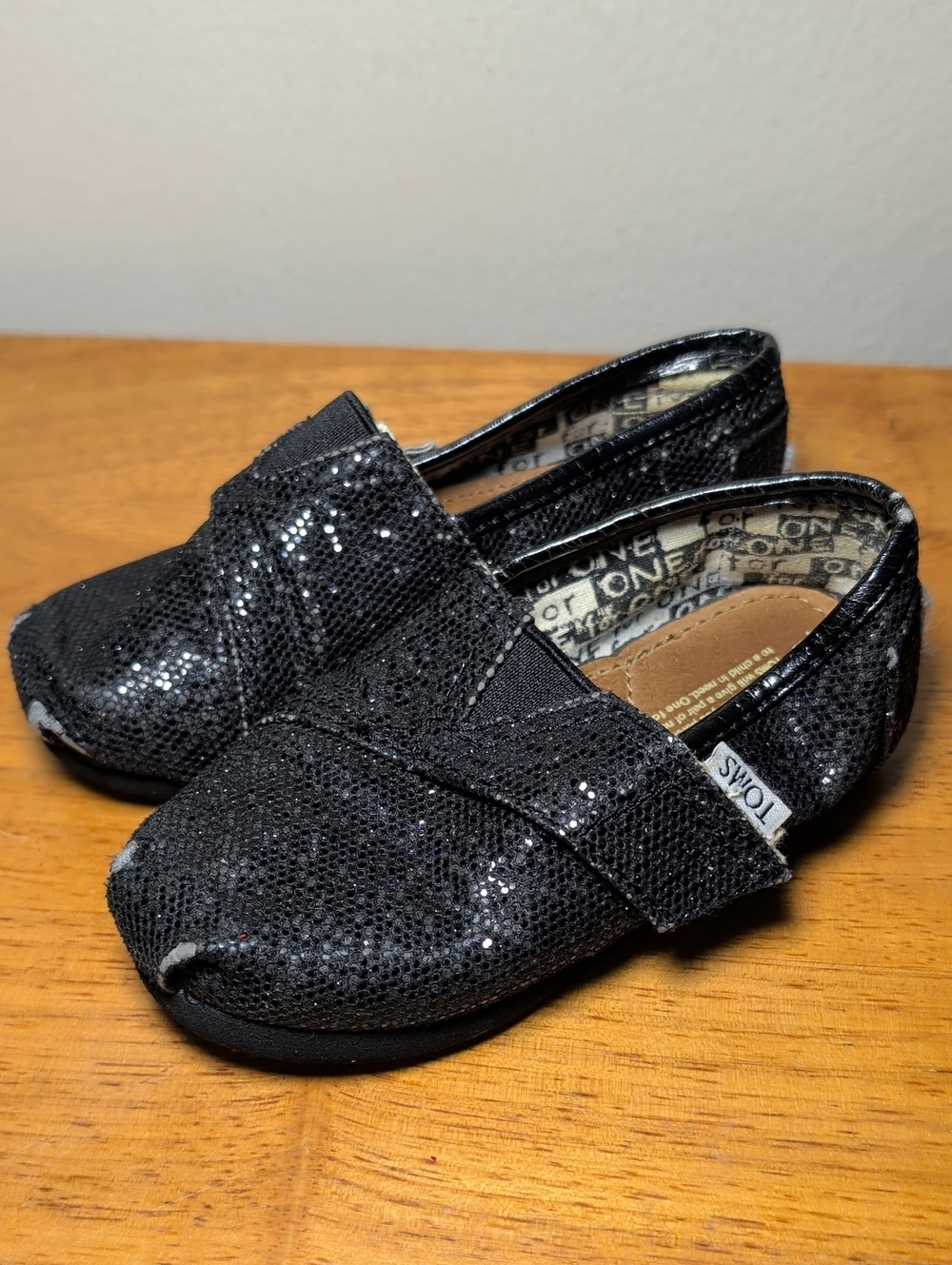 Toms Classic Tiny Black Glitter Slip On Shoes Hook + Loop Closure Toddler Size 6